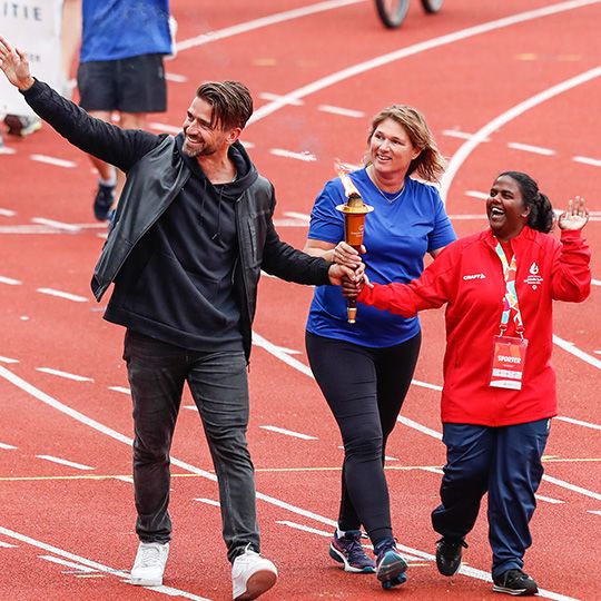 Ontsteken Vuur Door Mark Tuitert En Ambassadeur Laxmi Bas Everhardkopie