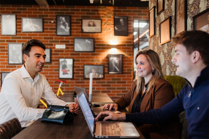 Beschrijf wat je verkoopt als je gebruik maakt van een Instagram of Facebook-profielwinkel