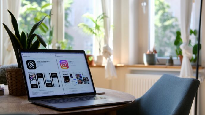 Instagram Threads Laptop