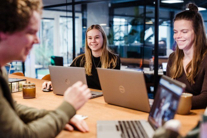 inbound collegas helpen met conten maken die behulpzaam is