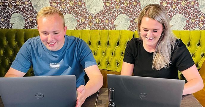 Samenwerken met collegas aan het succes van klanten