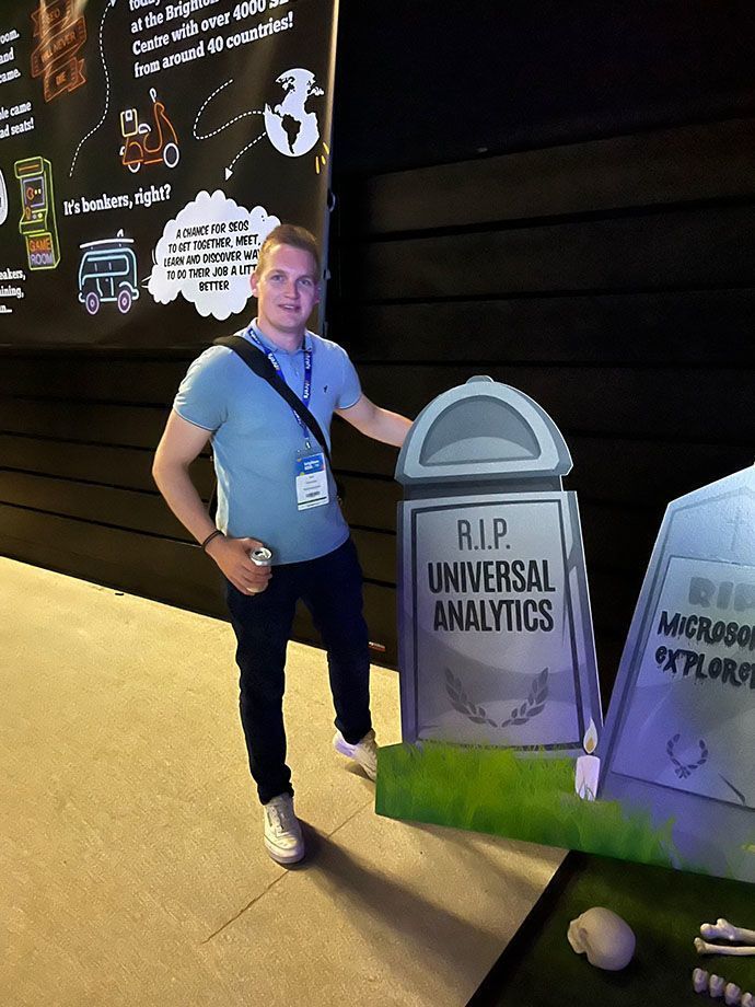 Bas Kenkhuis bij Brighton SEO Goodbye Universal Analytics