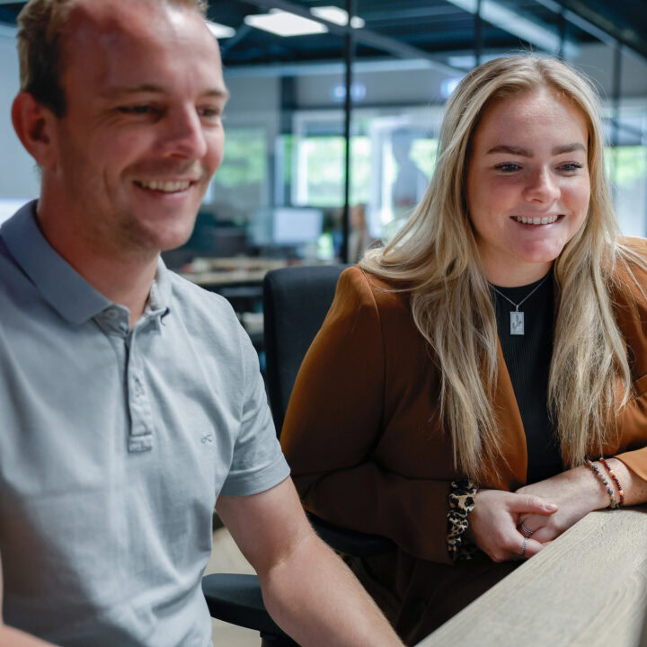 Development Consultant En Designer Aan Het Werk Bij Dtch Digitals