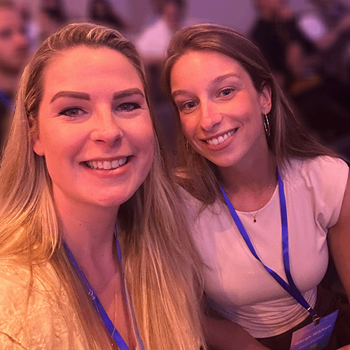 Meta Peak Season Summit - een afbeelding van Sarah en Stephanie tijdens het event