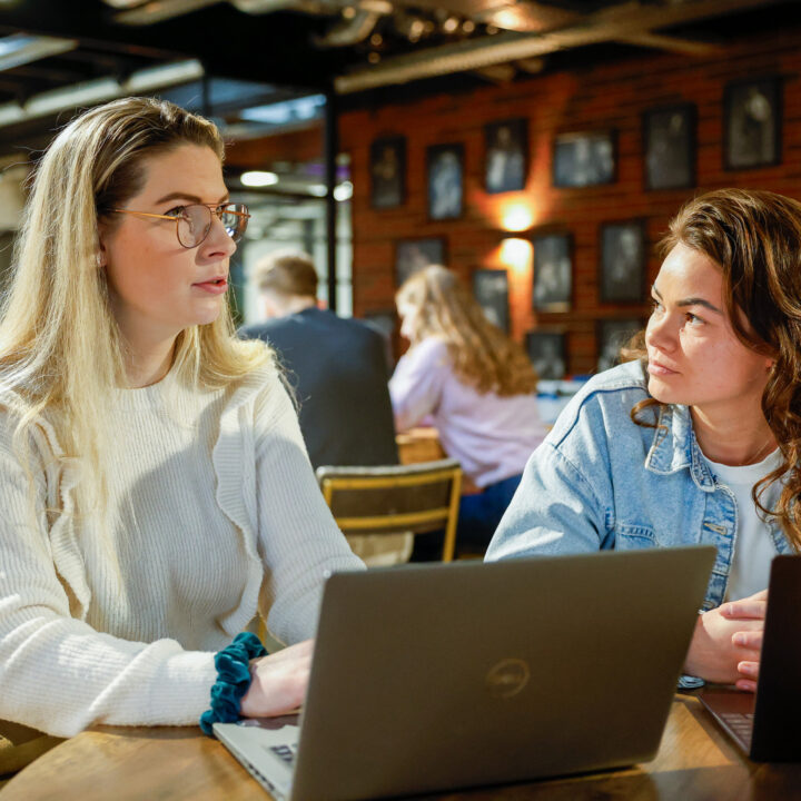 Collegas Stephanie En Bjork Zetten De Nieuwe Inzichten Direct In