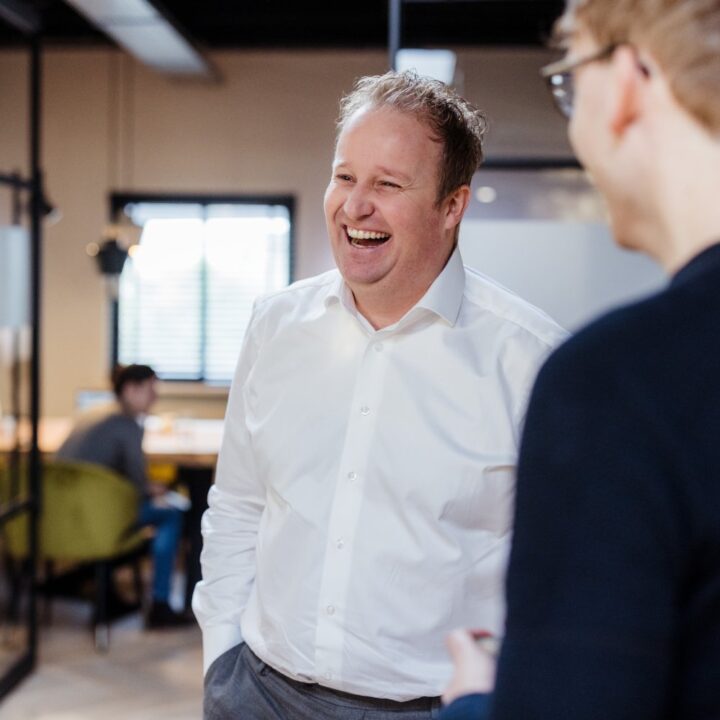 Tom Van Bons En Evers Bij Dtch Digitals Op Kantoor Om De Uitdagingen Te Bespreken