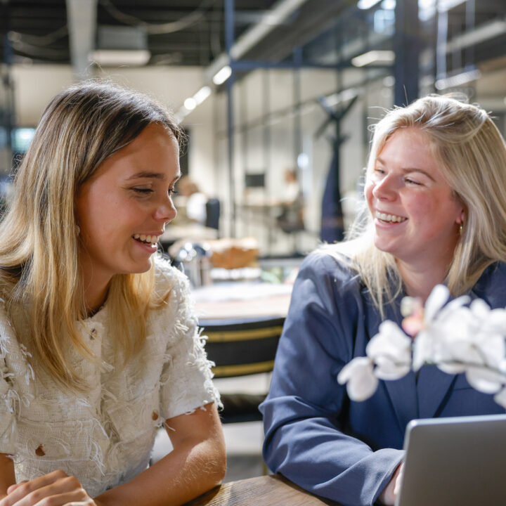 Social Collega's In Overleg Over Snapchat