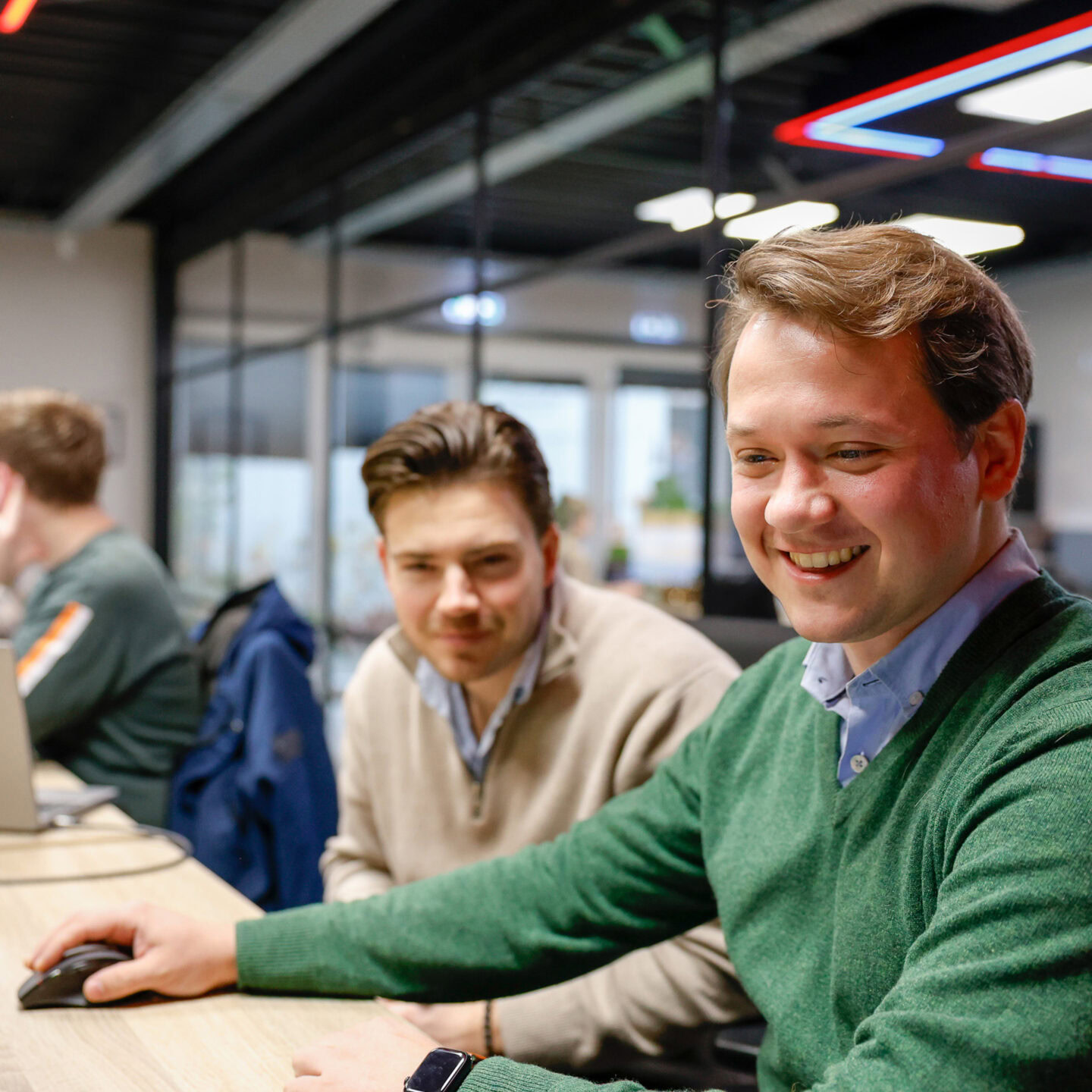 Collegas Jelle En Wouter Aan De Slag Met Kwalitatief Onderzoek