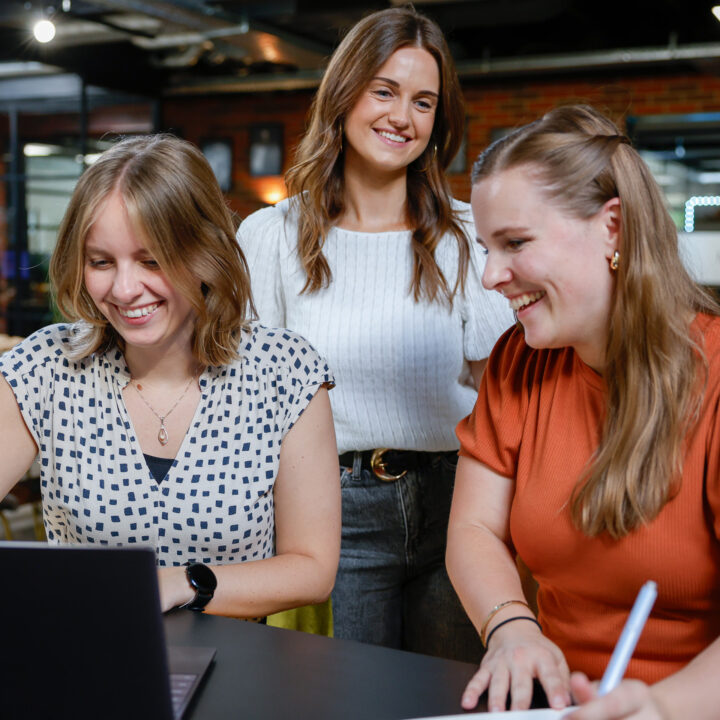 Collega's Kijken Naar Een Organic Social Strategie