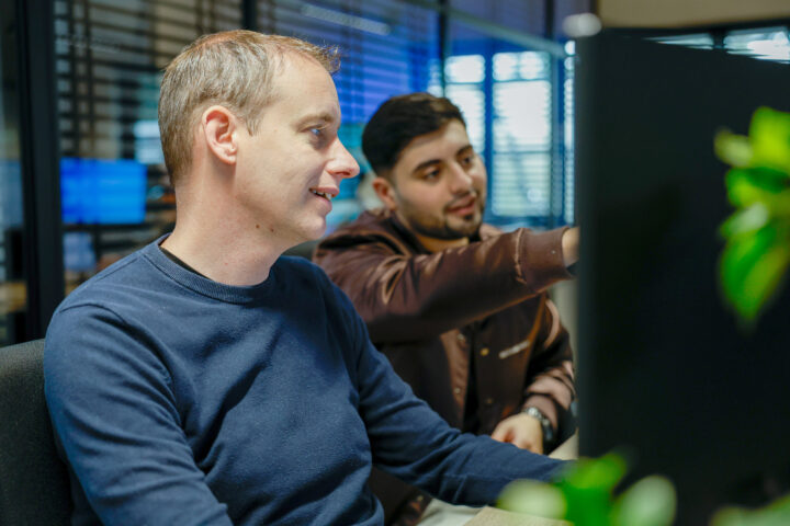 Jeffrey Van Meel En Marwan Zetten In Op Claude Code Achter De Computer